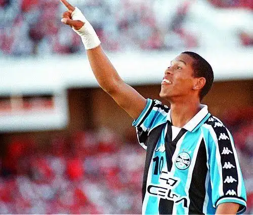 並吸引了切 並吸引了切