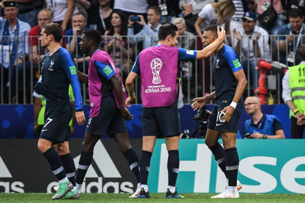 更多人群中 更多人群中